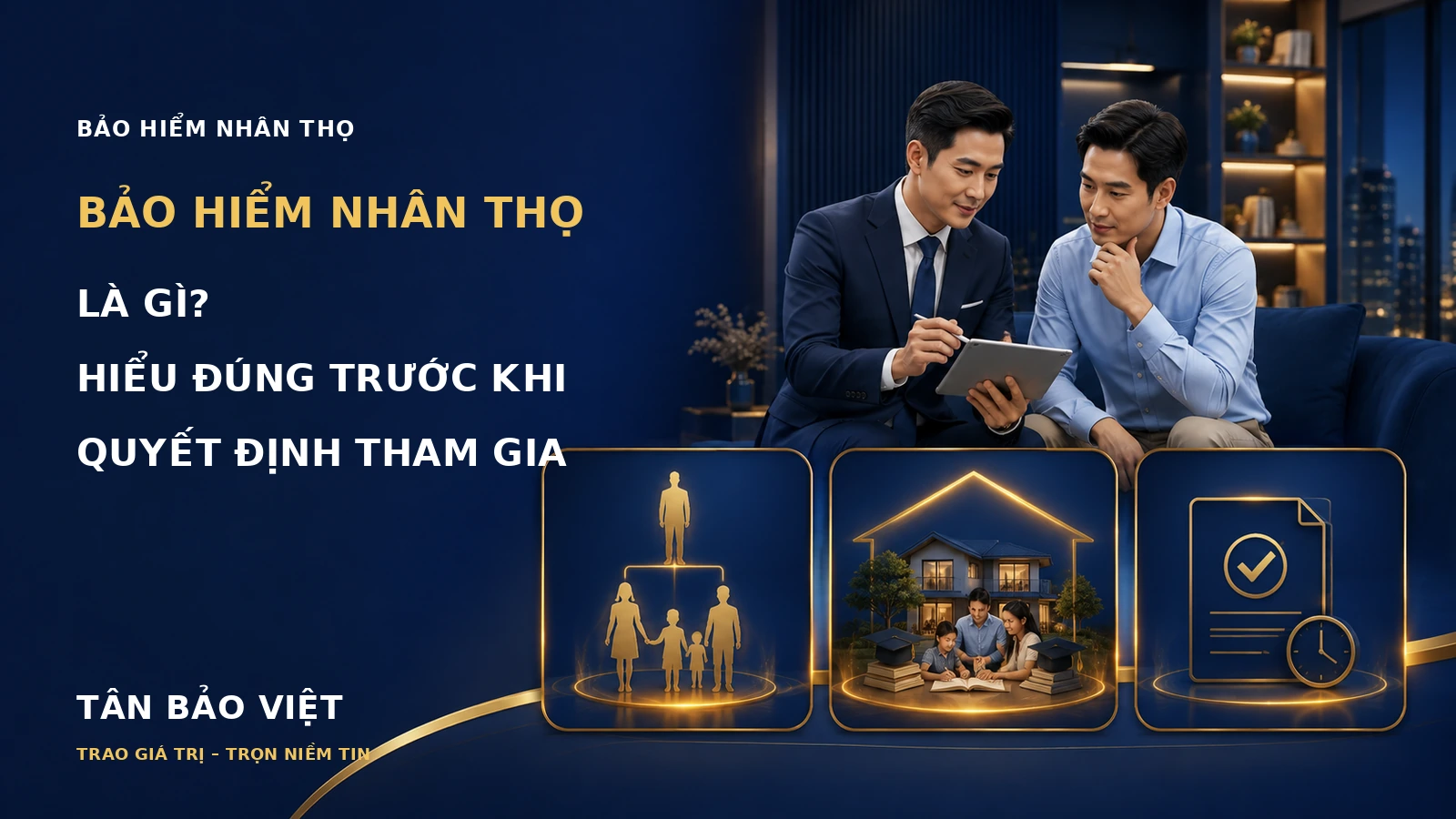 Chuyên viên bảo hiểm trao đổi với khách hàng về kế hoạch bảo vệ tài chính gia đình